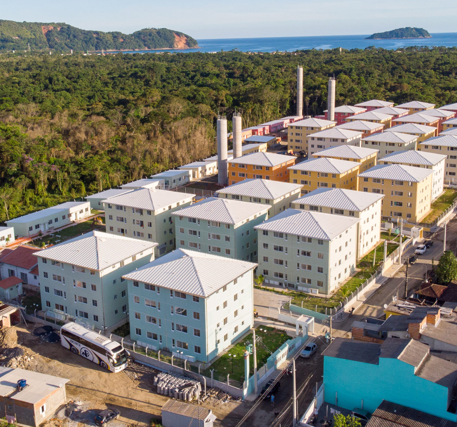 Imagem área obra industrializada na Baleia Verde São Sebastião